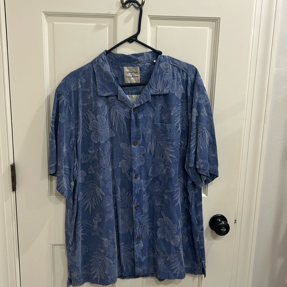Disney Tommy Bahama men’s Hawaii shirt size xl